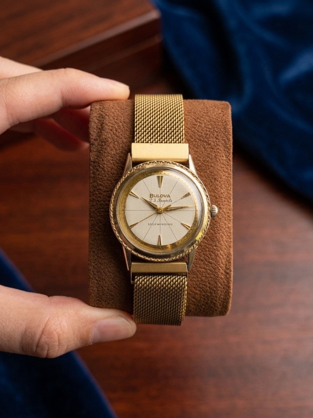 Vintage 32mm Gold 1964 Bulova Self-Winding Watch, 23 Jewels, Serial H188368